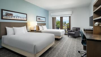 Roupas de cama premium, cofres nos quartos, escrivaninha