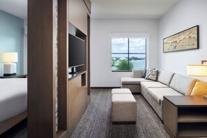 Premium bedding, in-room safe, desk, blackout curtains - Hyatt House Naples/5th Avenue (Naples)