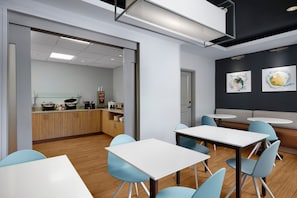 Free daily full breakfast  - Towneplace Suites Columbia Northwest/Harbison (Columbia)
