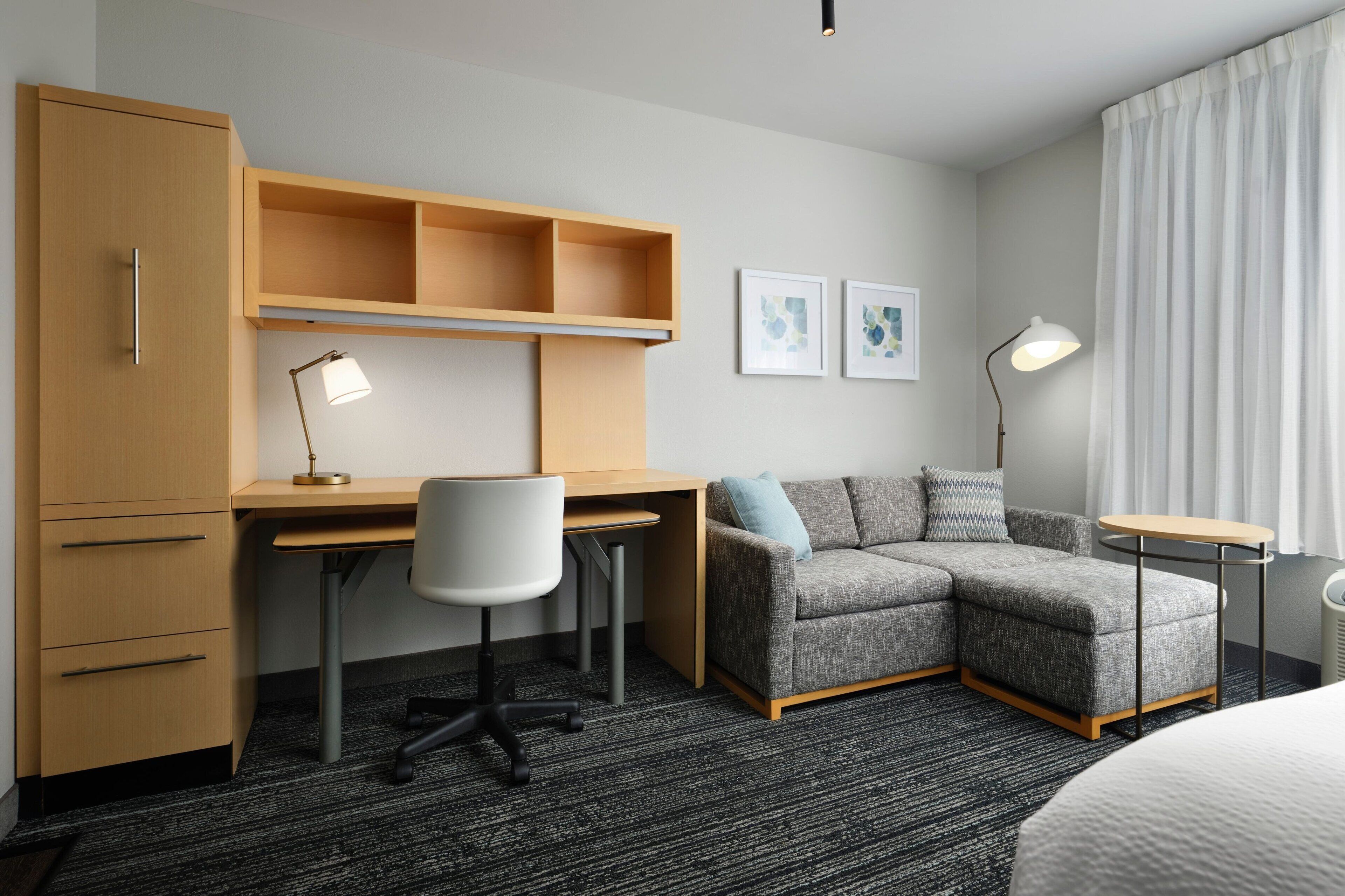 flat-screen tv, netflix