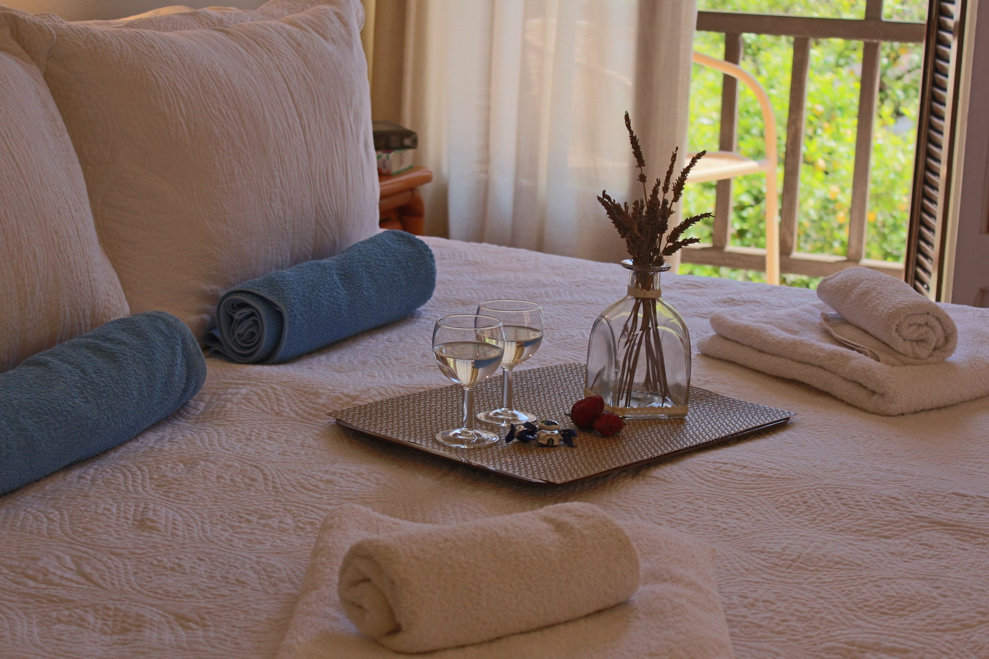 Comfort Studio Suite, 1 King Bed, Kitchen, Sea View