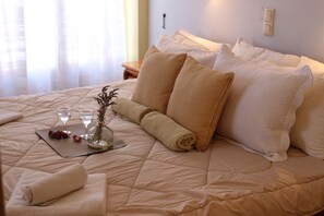 舒適開放式套房, 1 張特大雙人床, 廚房, 海景 | 防敏寢具、Select Comfort 床墊、房內夾萬、獨特設計