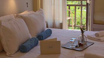 Comfort Studio, 1 King Bed, Mountainside