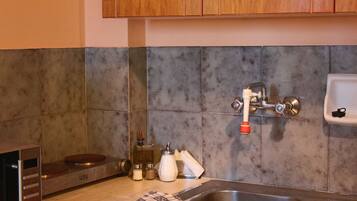 Fridge, microwave, stovetop, coffee/tea maker