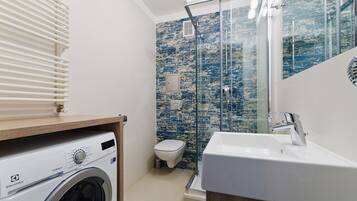 Exclusive Apartment, 1 Bedroom | Bathroom | Free toiletries, hair dryer, towels