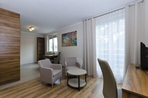 Premium bedding, iron/ironing board, free cots/infant beds, free WiFi - Aparthotel Apartments Wrocław (Wroclaw)