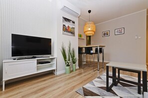 Premier Apartment, 1 Bedroom (Odrzanska Street) | Living room