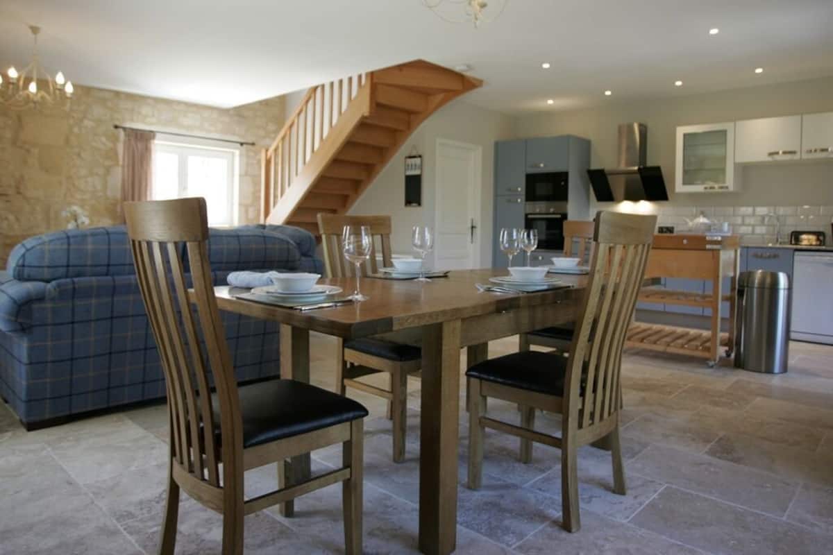 Deluxe Cottage, Private Bathroom | Lounge