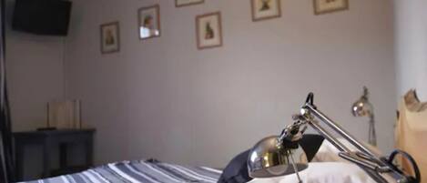 Caja de seguridad en la habitación, escritorio y cunas gratuitas