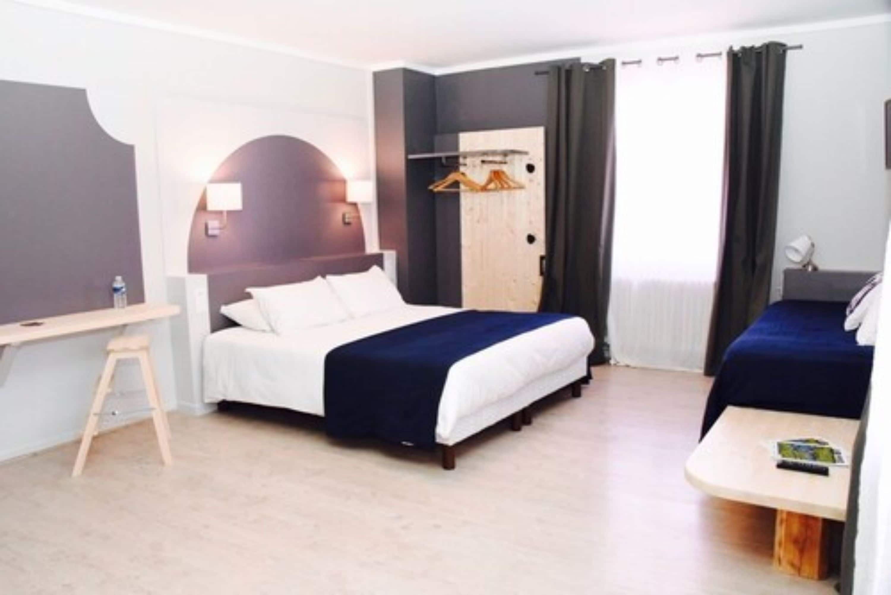 room for 5 people | in-room safe, desk, free cots/infant beds, rollaway beds