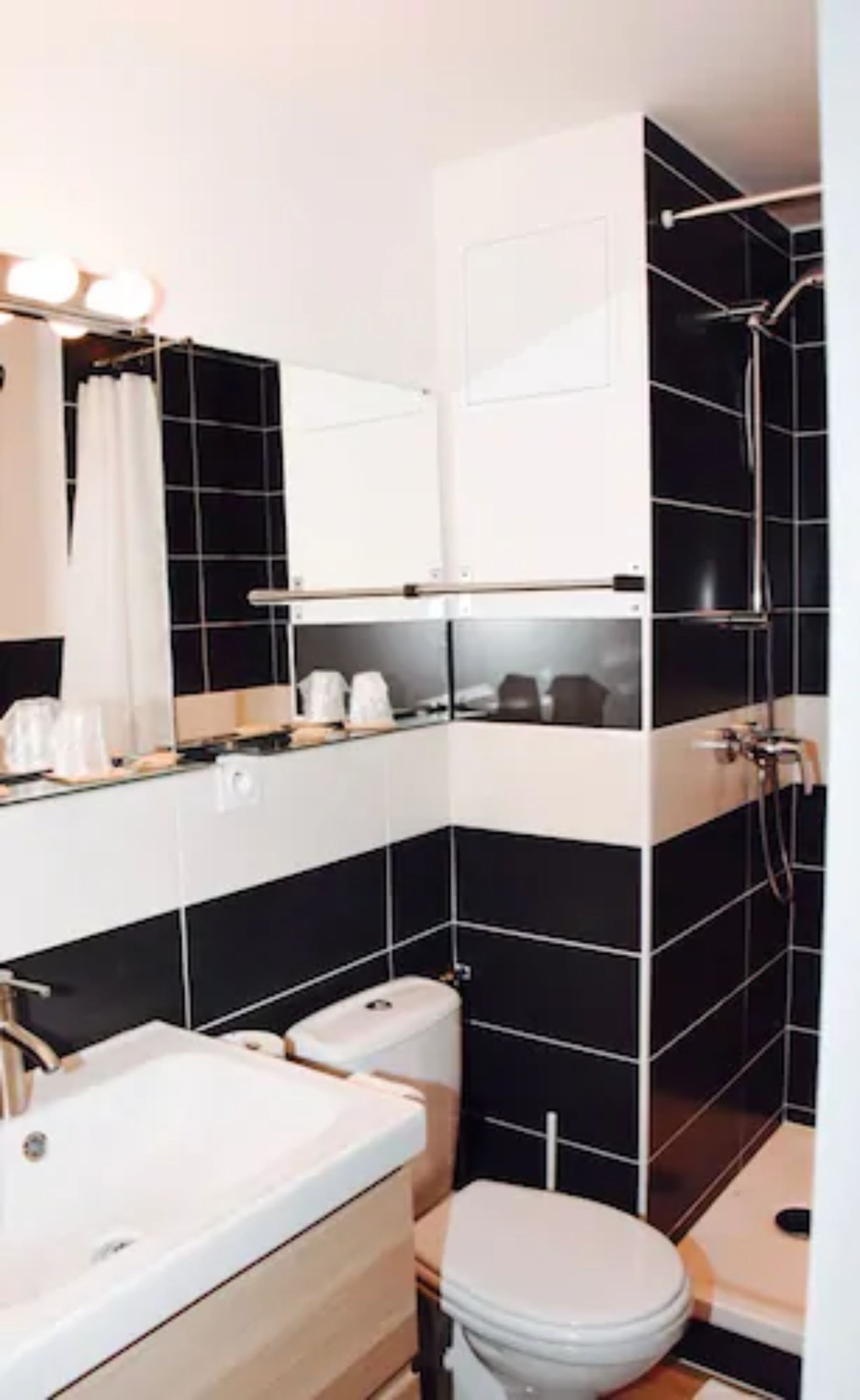 room for 5 people | bathroom | shower, free toiletries, hair dryer, towels