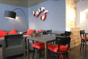 Lobby sitting area - Hotel de La Placette (Barcelonnette)