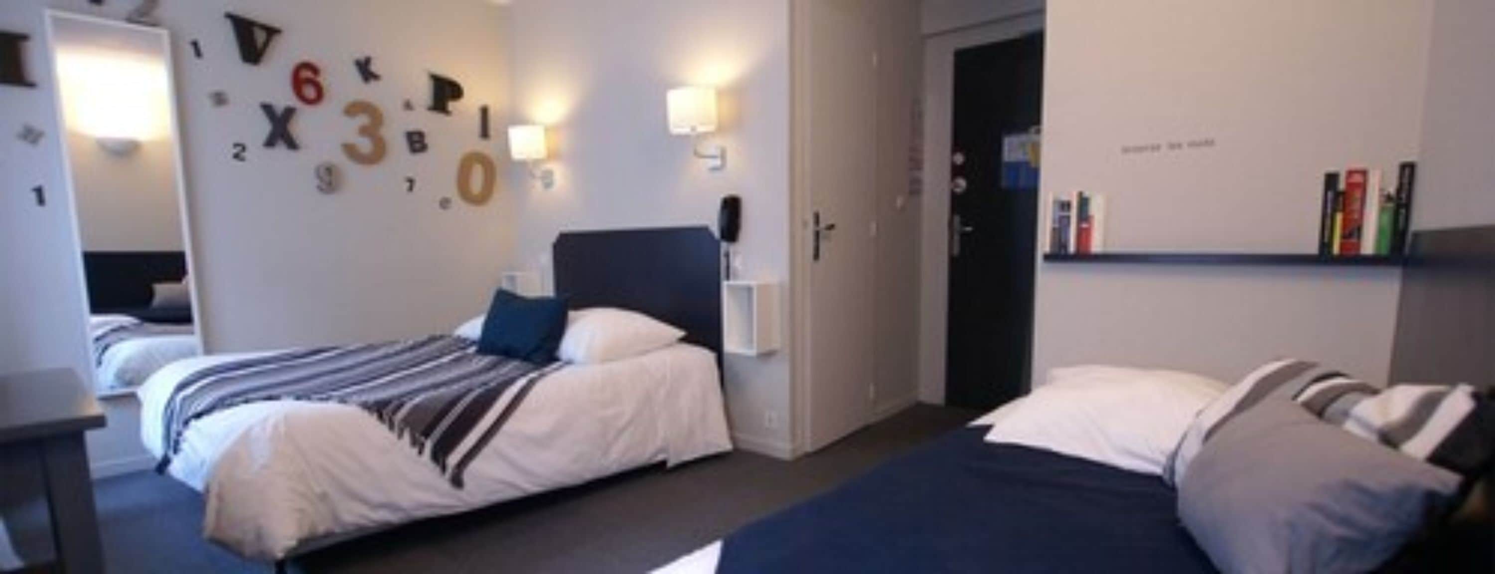 triple room | in-room safe, desk, free cots/infant beds, rollaway beds