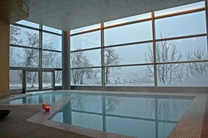 Piscine couverte, piscine extérieure