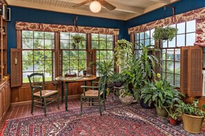 Interior - Silver Heart Inn and Cottages (Independence)