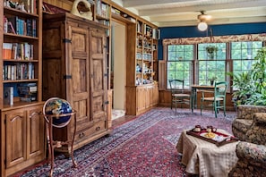Interior detail - Silver Heart Inn and Cottages (Independence)