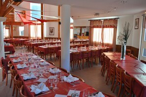Mittagessen und Abendessen, regionale Küche