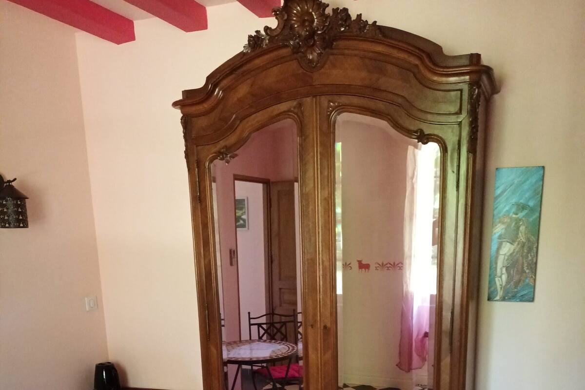 Bộ đồ giường cao cấp, nệm cao su hoạt tính (memory foam)