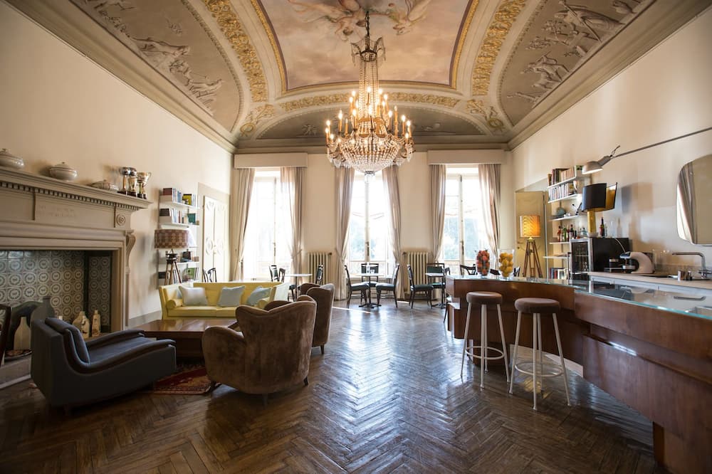 AdAstra Suites