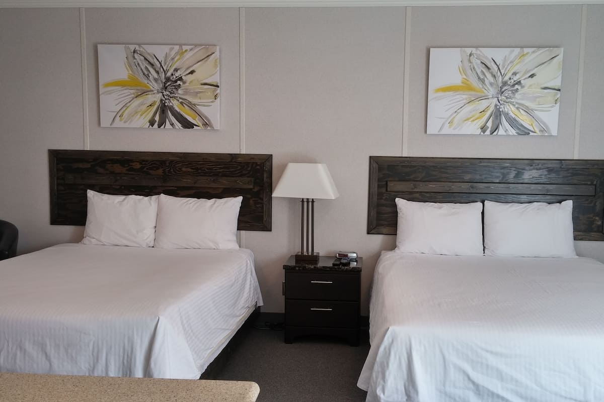 Habitación familiar | Minibar, tabla de planchar con plancha, wifi gratis y ropa de cama 