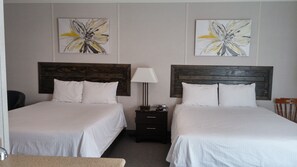 Family Room | Minibar, iron/ironing board, free WiFi, bed sheets