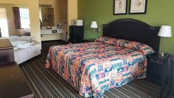 Geluiddichte muren, een strijkplank/strijkijzer, gratis wifi, beddengoed