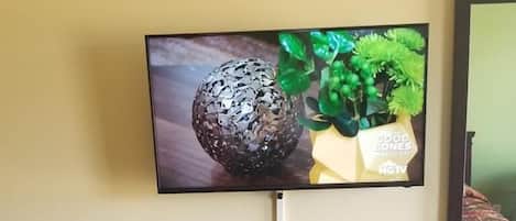 Soundproofing, iron/ironing board, free WiFi, bed sheets