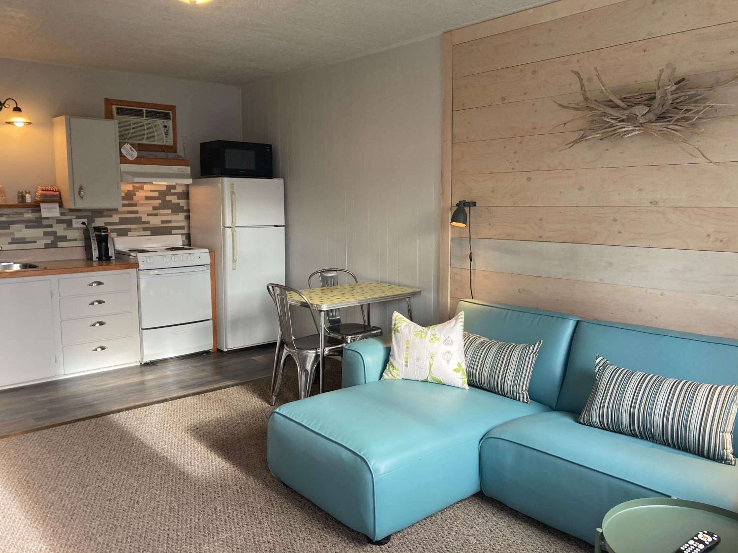 تلفزيون بشاشة مسطحة