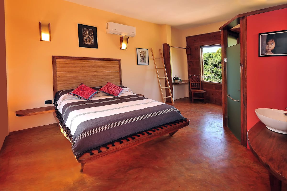 Classic Double Room, 1 Queen Bed, Private Bathroom, Garden View