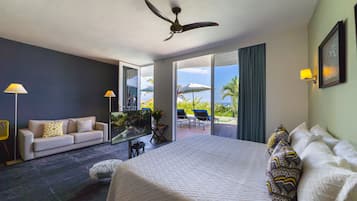Premium Studio Suite, 1 King Bed, Ocean View, Beachside | Premium bedding, minibar, in-room safe, desk