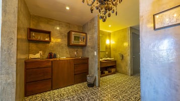 Suite estudio de lujo, 1 cama King size, hidromasaje, vista al océano | Cocina privada | Refrigerador con congelador, microondas y parrilla de estufa