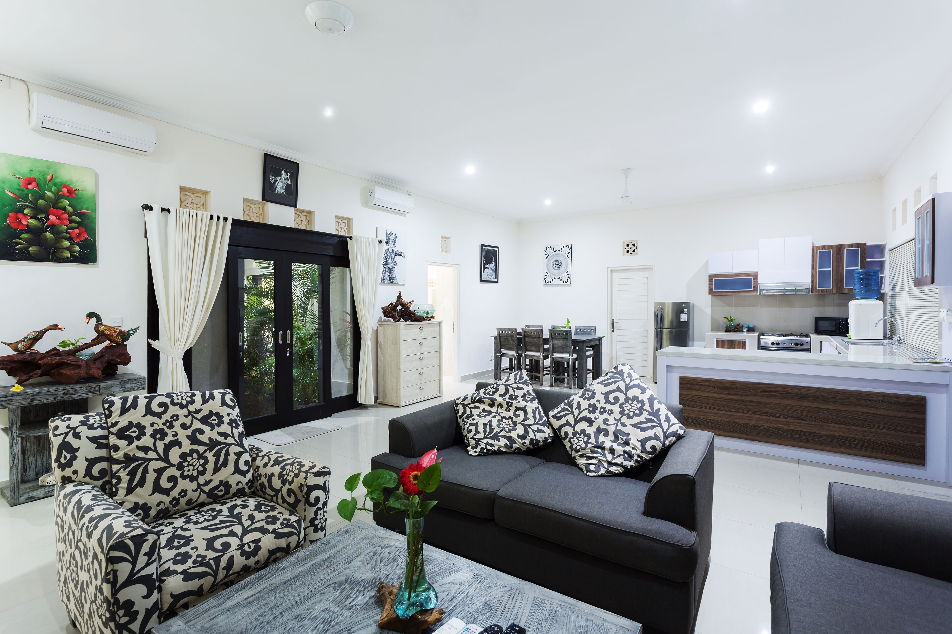 Vila, 3 quartos, 2 banheiros | Sala de estar | TV LED 32 polegadas com canais a cabo, TV