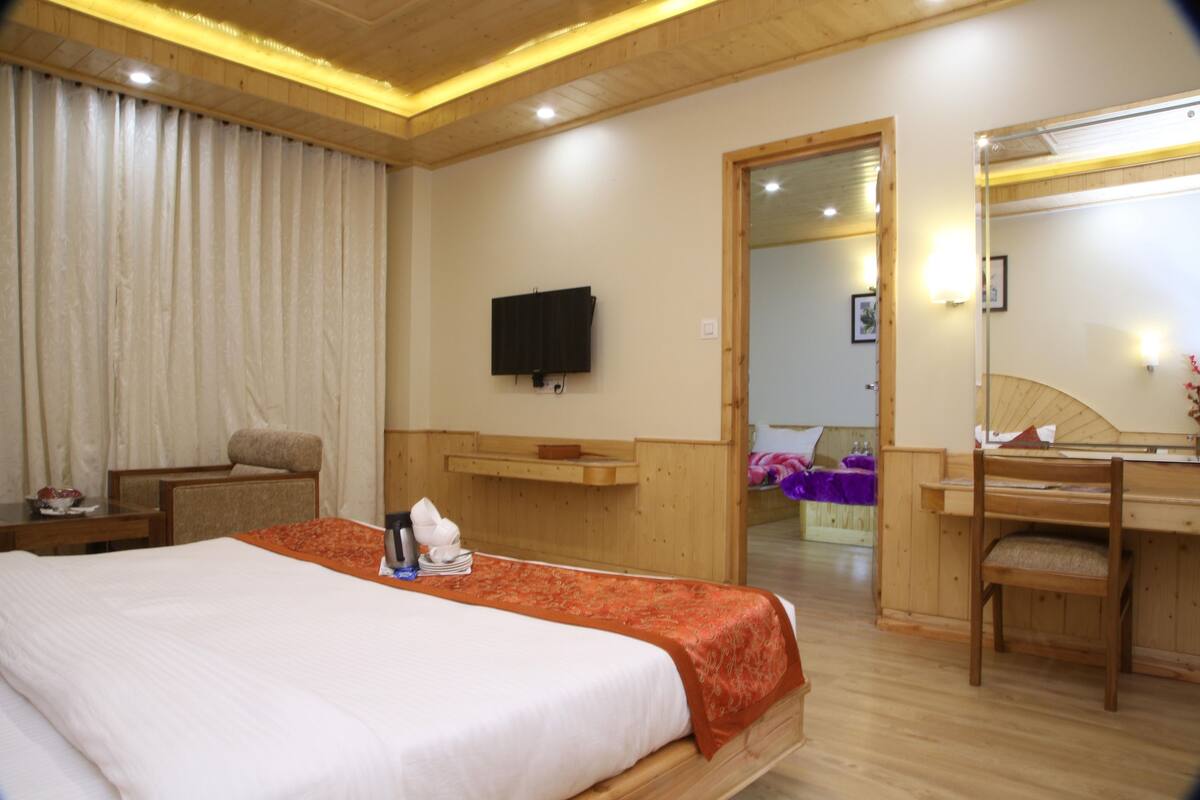 Desk, free rollaway beds, free WiFi