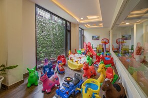 Zona de jocs infantil: coberta
