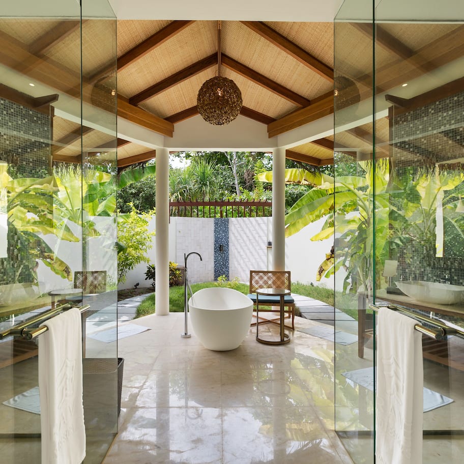 Separate tub and shower, deep soaking tub, free toiletries, hair dryer