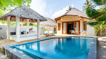 Beach Pool Villa with Jacuzzi - 15% Discount on Return Seaplane Transfer until 23rd December 2024 | 1 phòng ngủ, bộ đồ giường cao cấp, nệm có lớp đệm bông, minibar