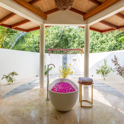 Beach Pool Villa with Jacuzzi | Bathroom | Separate tub and shower, deep soaking tub, free toiletries, hair dryer