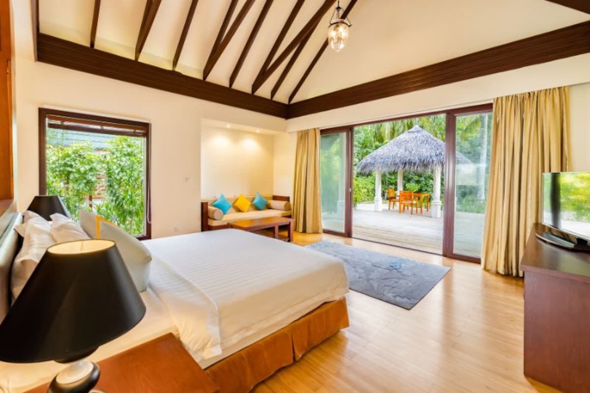 Premium bedding, pillow-top beds, free minibar items, in-room safe