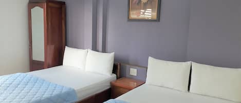 Quadrupla Superior, vista città | Biancheria da letto di alta qualità, una cassaforte in camera