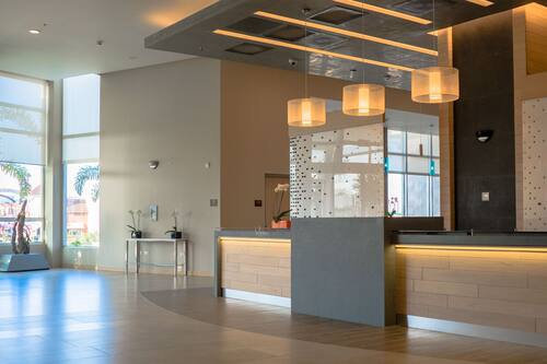 Mostrador para check-in y check-out