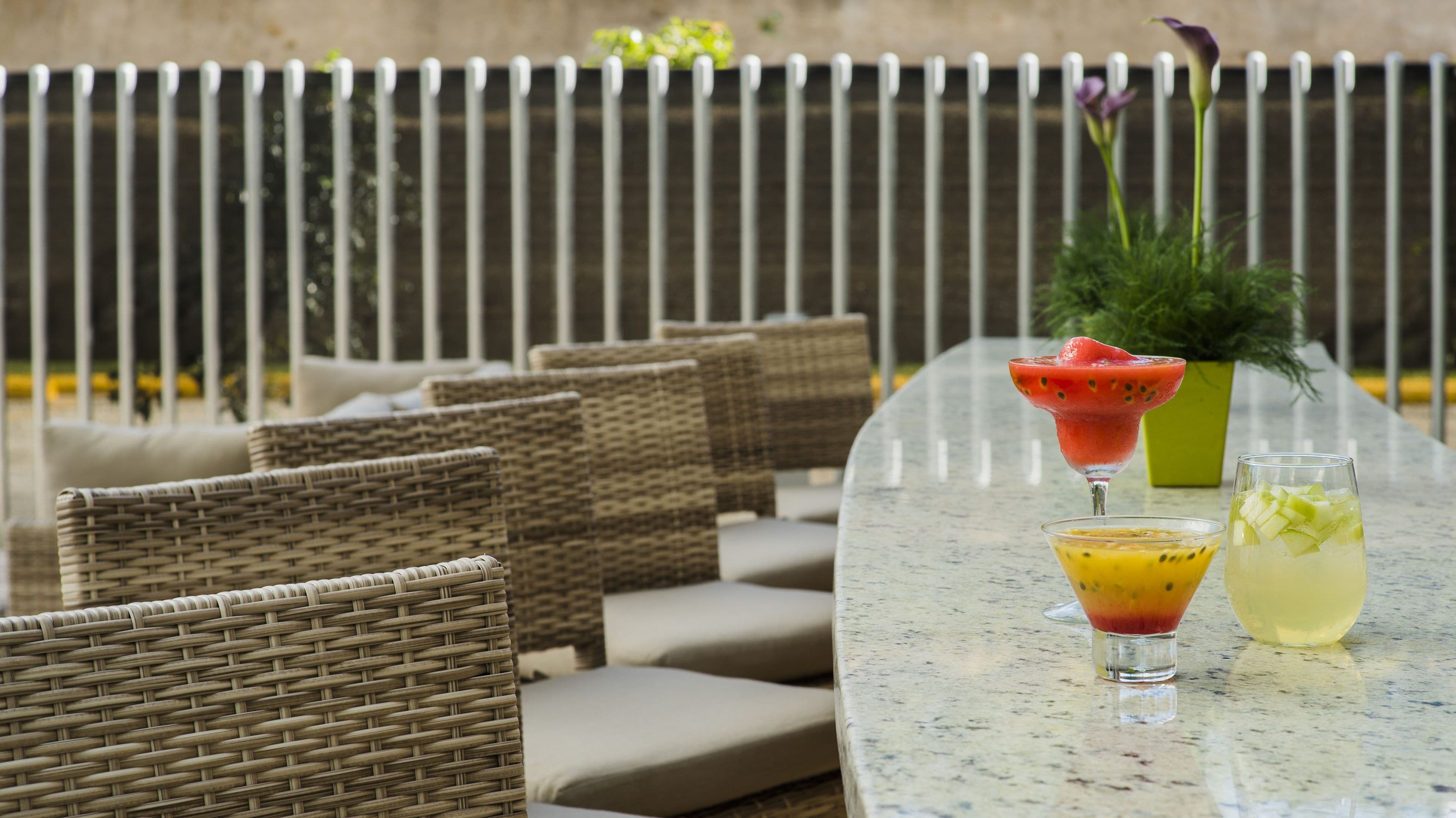 5 bars/lounges, poolside bar