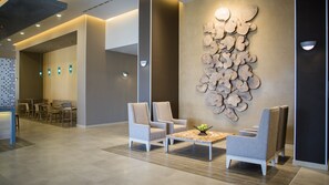 Coin salon dans le hall