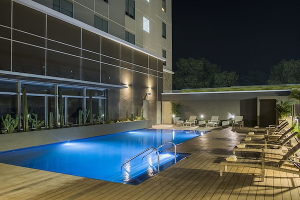 Outdoor pool, sun loungers