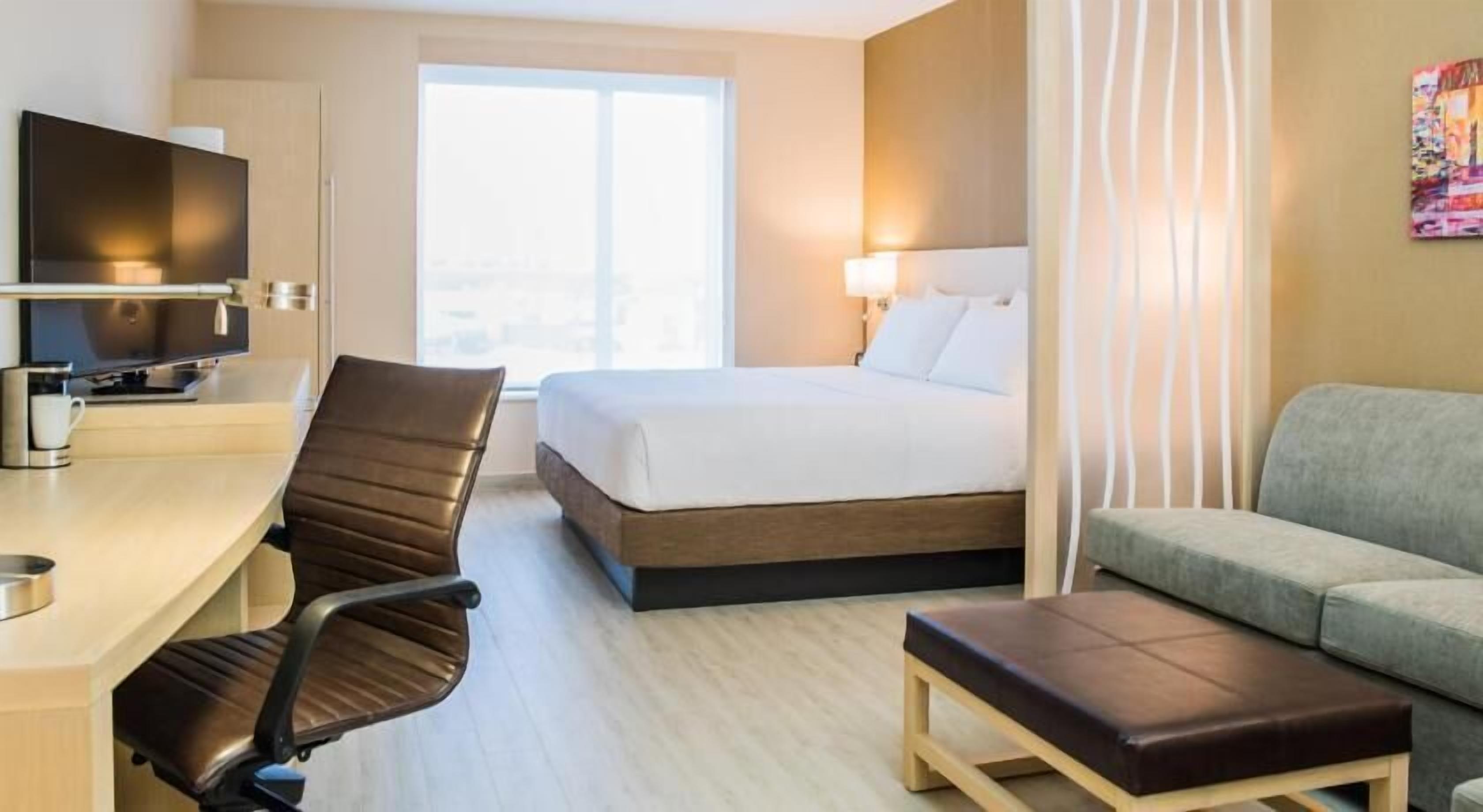 Minibar, in-room safe, desk, soundproofing