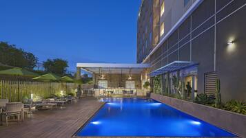 Outdoor pool, pool loungers