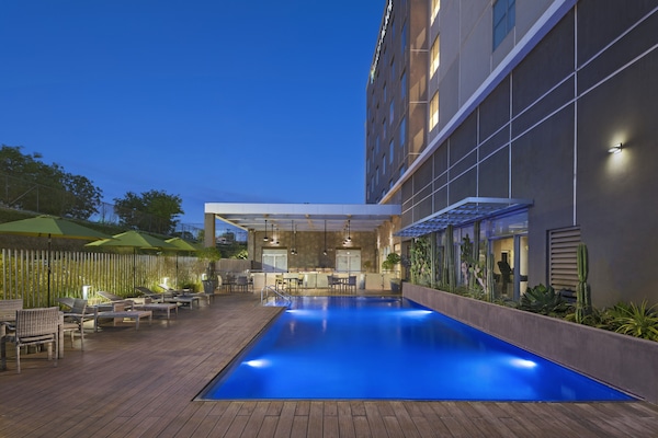 Outdoor pool, pool loungers