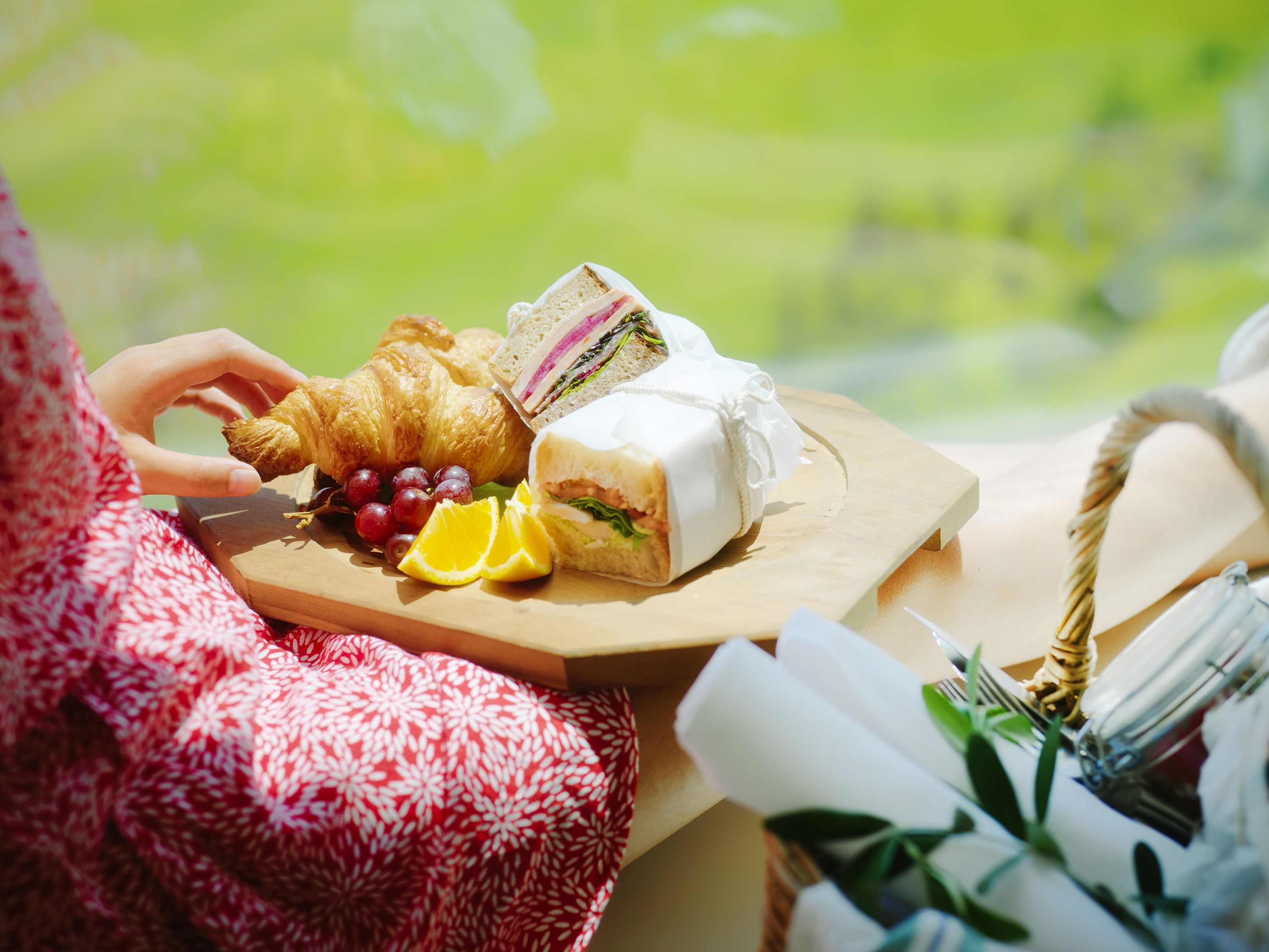 بوفيه فطور يوميًا بتكلفة قدرها (3300 JPY للشخص)