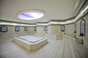 Sauna, ruang uap, pemandian Turki/hammam, dan pijat dengan batu panas