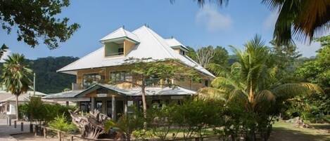 Fachada da propriedade