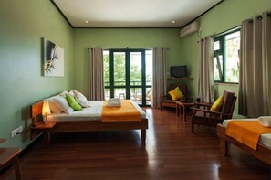 디럭스 트리플룸, 바닷가 | 객실 내 금고, 무료 유아용 침대, 간이 침대, 무료 WiFi